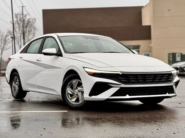2025 Hyundai ELANTRA SE