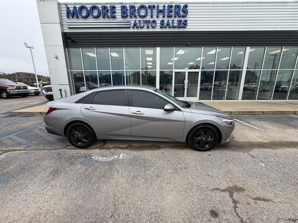 2023 Hyundai Elantra Hybrid — photo 1 of 13