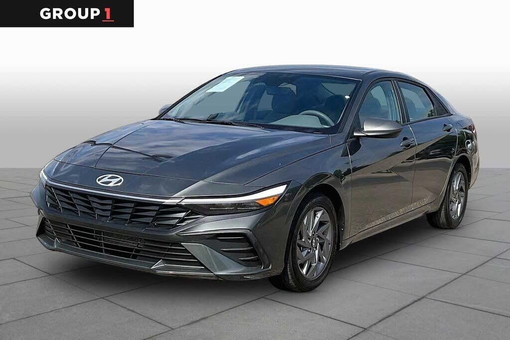 2024 Hyundai ELANTRA SEL — photo 1 of 1