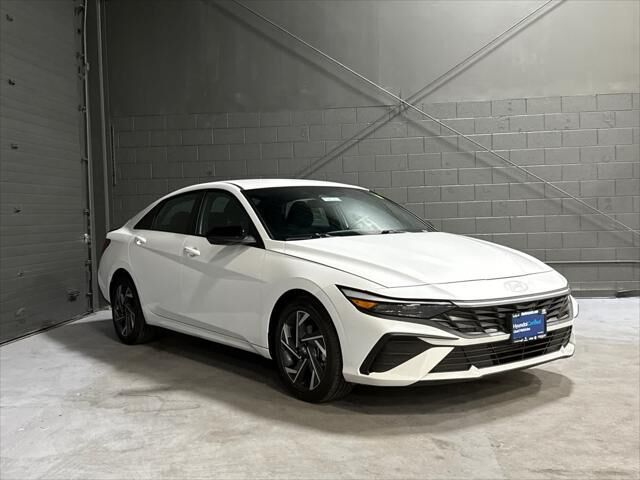 2025 Hyundai ELANTRA SEL Sport — photo 1 of 13