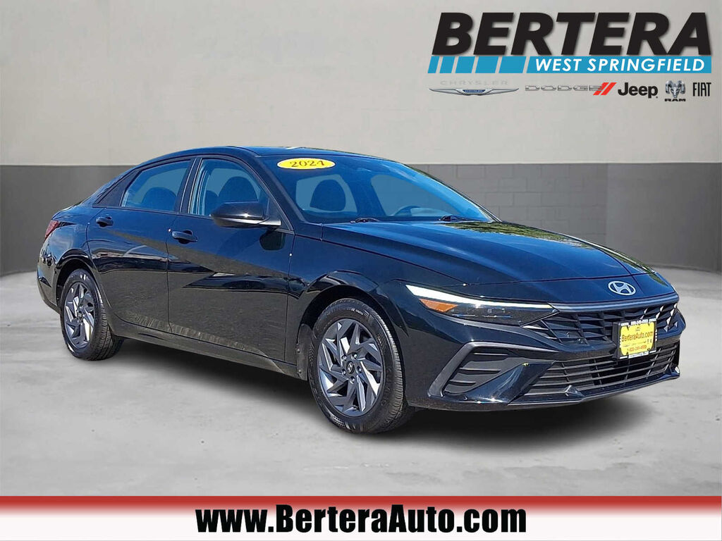 2024 Hyundai Elantra SEL — photo 1 of 13
