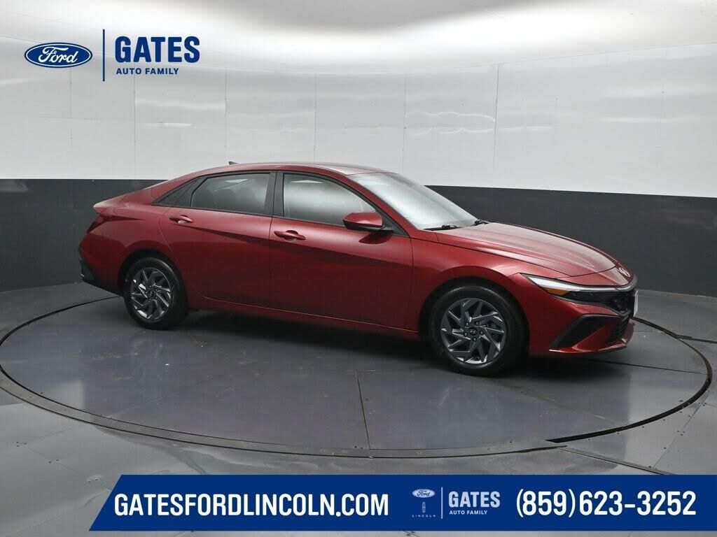 2024 Hyundai ELANTRA SEL — photo 1 of 1