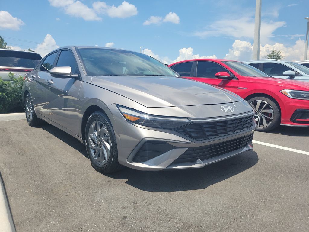 2024 Hyundai Elantra SEL — photo 1 of 1