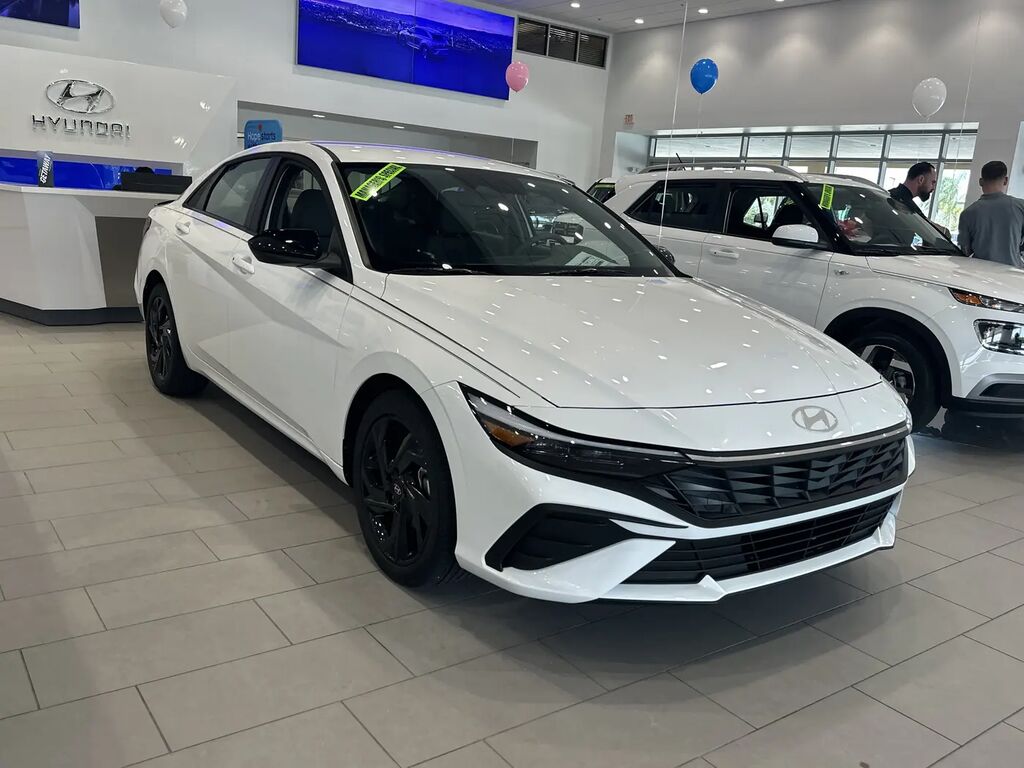 2026 Hyundai ELANTRA SEL Sport — photo 1 of 13