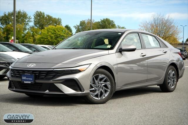 2024 Hyundai ELANTRA SEL — photo 1 of 13