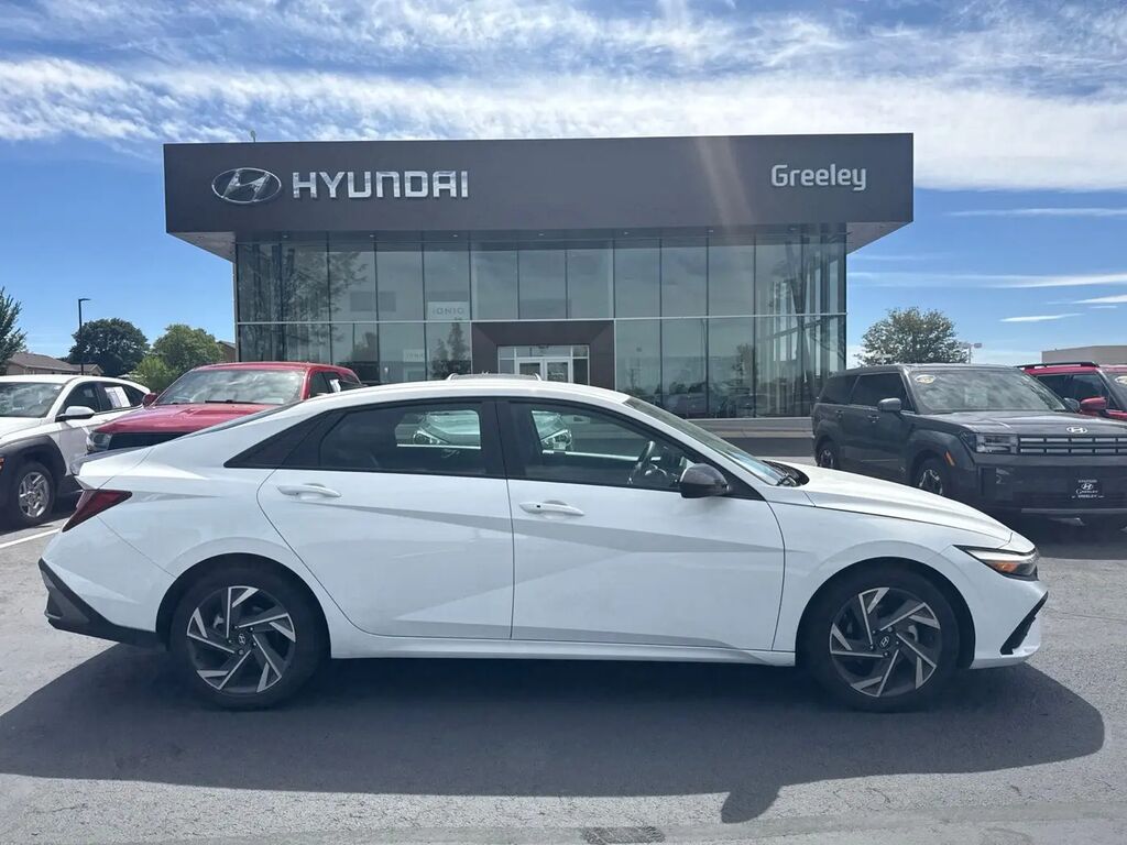 2025 Hyundai ELANTRA SEL Sport — photo 1 of 13