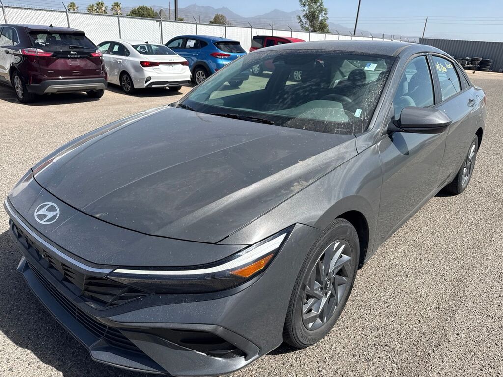 2024 Hyundai Elantra SEL — photo 1 of 13
