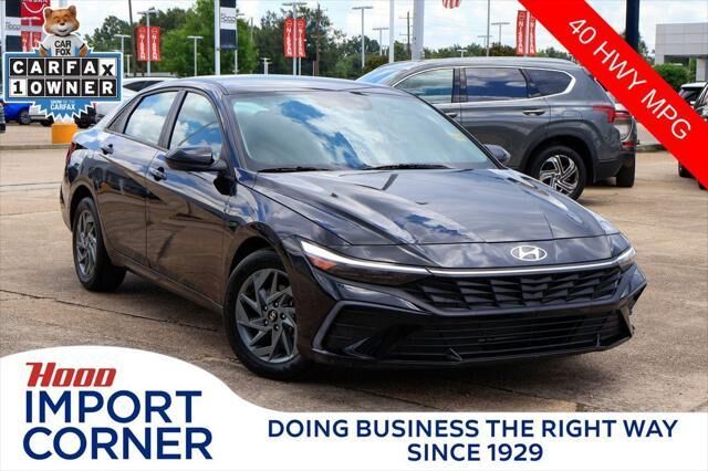2024 Hyundai ELANTRA SEL — photo 1 of 1