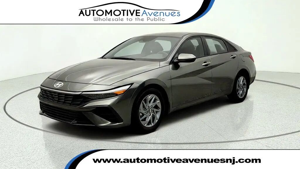 2024 Hyundai ELANTRA SEL — photo 1 of 13