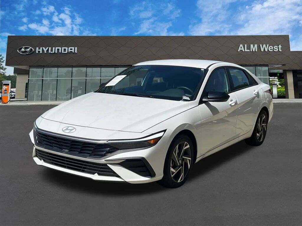 2025 Hyundai ELANTRA SEL Sport — photo 1 of 13