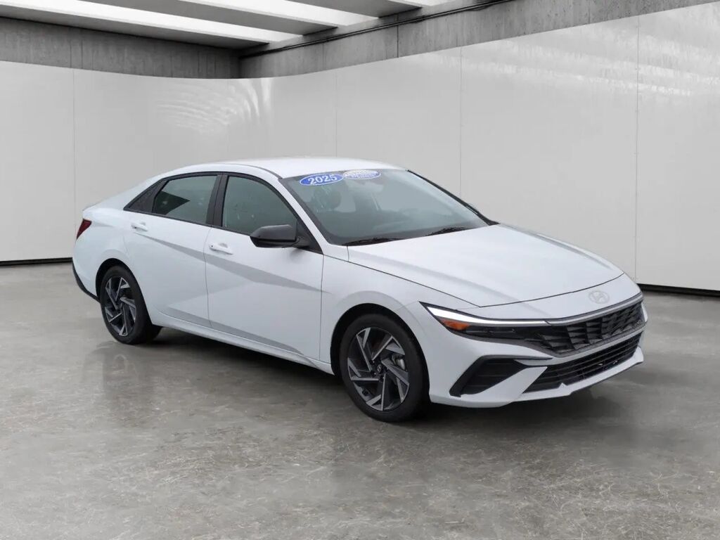 2025 Hyundai ELANTRA SEL Sport — photo 1 of 4