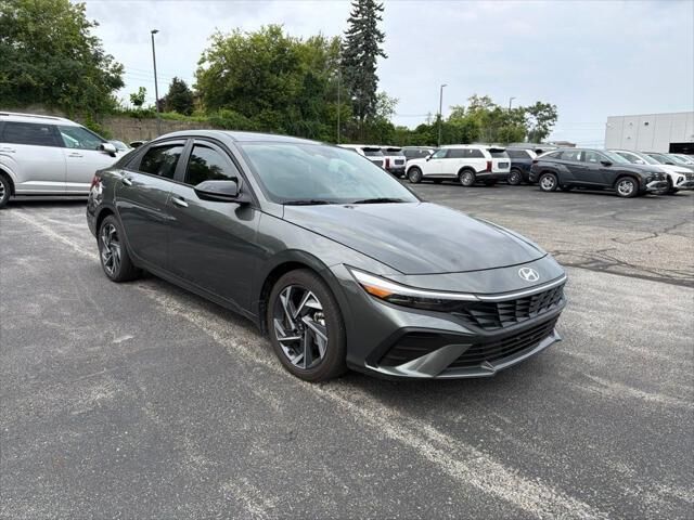 2025 Hyundai ELANTRA SEL Sport — photo 1 of 13