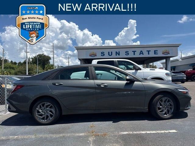 2024 Hyundai ELANTRA SEL — photo 1 of 13
