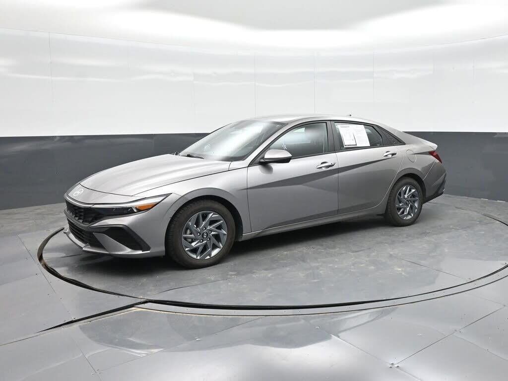 2024 Hyundai ELANTRA SEL — photo 1 of 1
