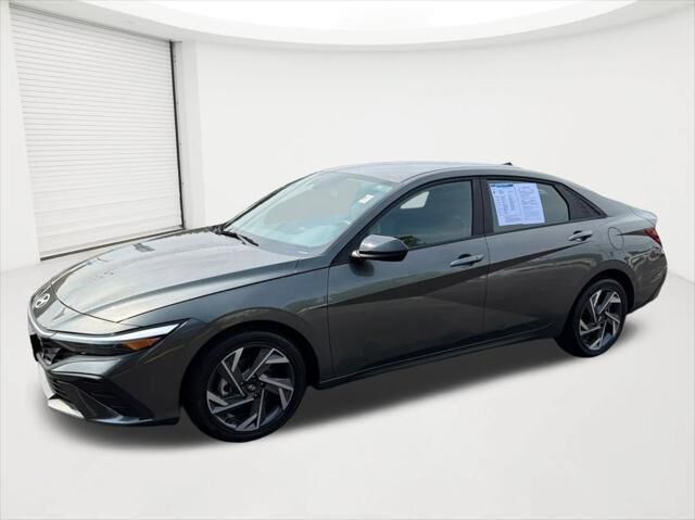 2025 Hyundai ELANTRA SEL Sport — photo 1 of 13