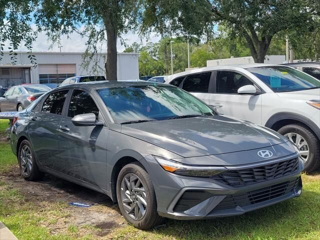 2024 Hyundai ELANTRA SEL — photo 1 of 12