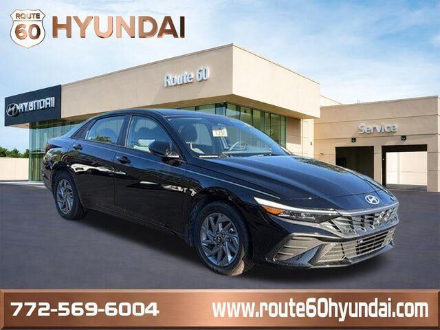 2025 Hyundai ELANTRA Hybrid Blue — photo 1 of 13