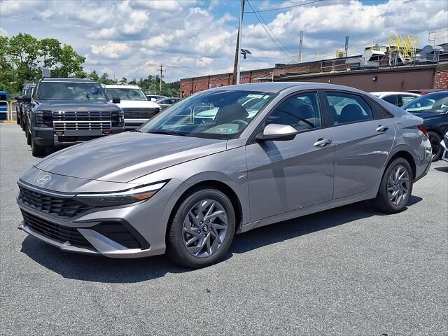 2025 Hyundai ELANTRA Hybrid Blue — photo 1 of 1