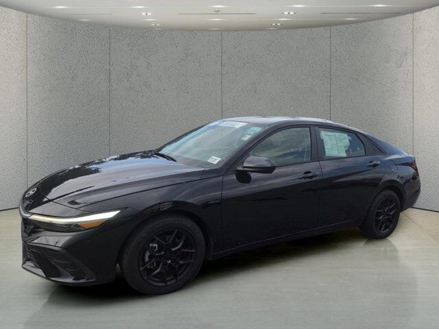 2024 Hyundai Elantra Hybrid Blue — photo 1 of 1