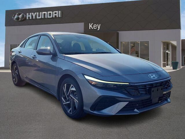 2025 Hyundai ELANTRA Hybrid Limited — photo 1 of 13
