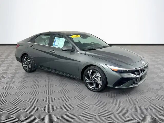 2025 Hyundai ELANTRA Hybrid Limited — photo 1 of 13