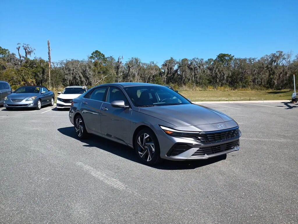 2024 Hyundai ELANTRA Hybrid Limited — photo 1 of 13