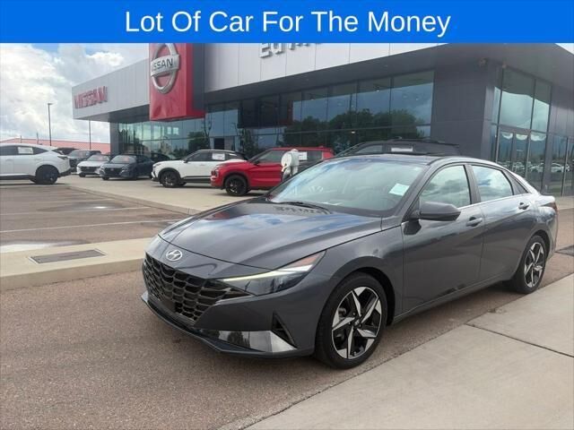 2023 Hyundai ELANTRA Limited — photo 1 of 13