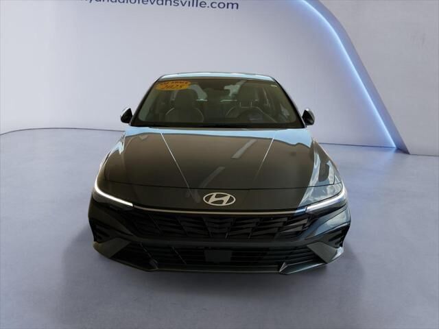 2025 Hyundai ELANTRA Limited — photo 1 of 13