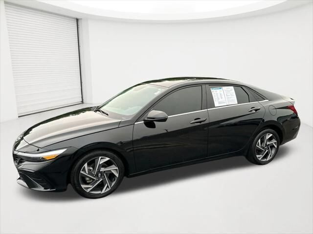 2025 Hyundai ELANTRA Limited
