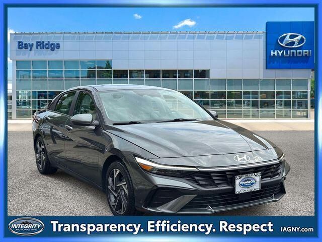 2025 Hyundai ELANTRA Limited