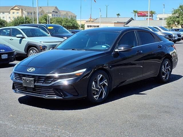 2025 Hyundai ELANTRA Limited
