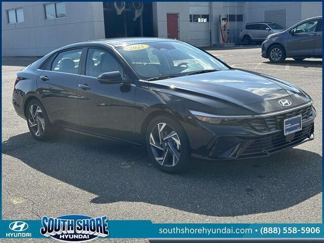 2025 Hyundai ELANTRA Limited