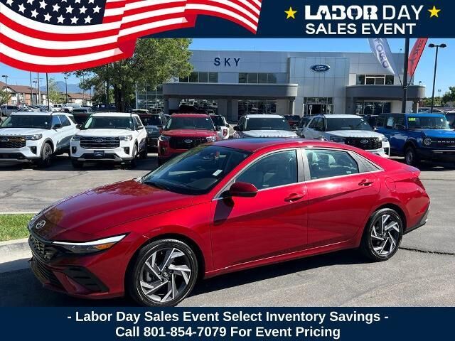 2025 Hyundai ELANTRA Limited — photo 1 of 13