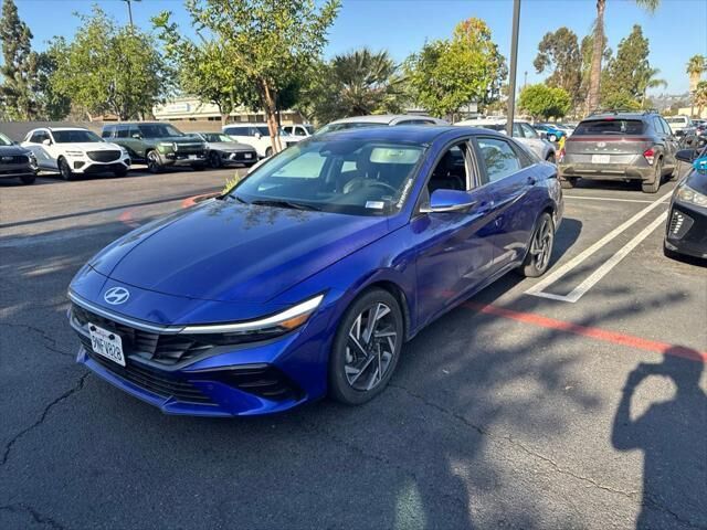 2024 Hyundai ELANTRA Limited