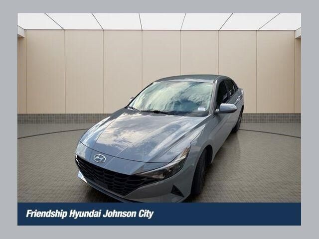 2022 Hyundai ELANTRA SEL — photo 1 of 12