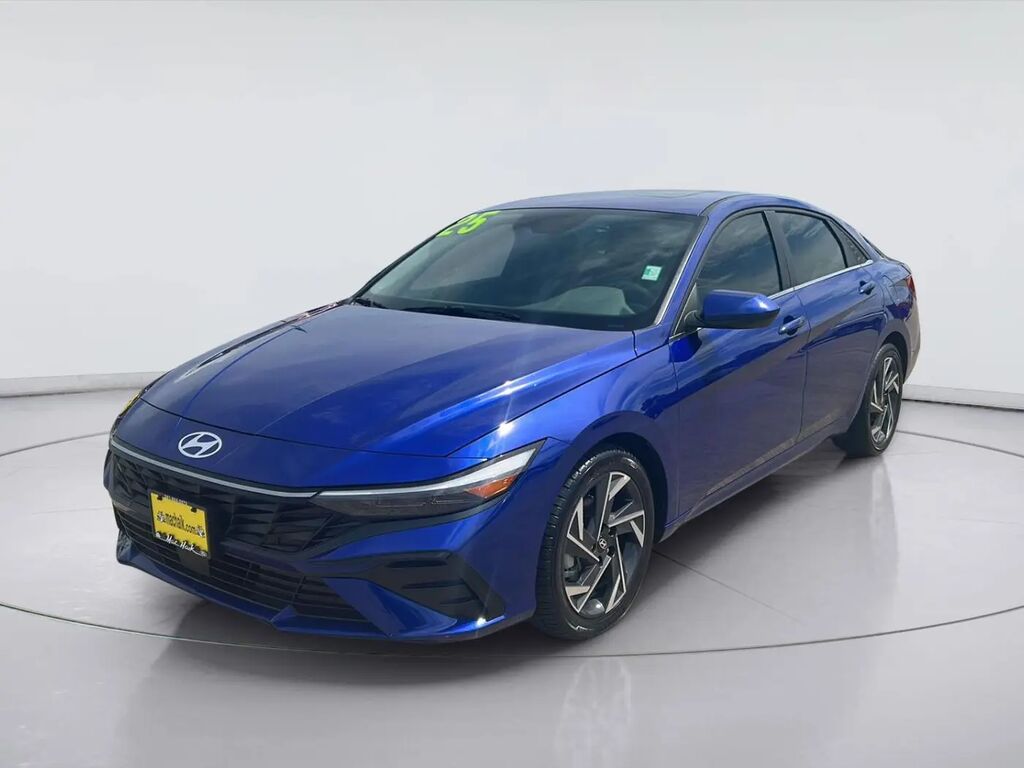 2025 Hyundai ELANTRA SEL Convenience — photo 1 of 13