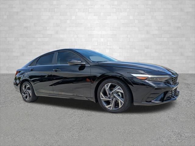 2025 Hyundai ELANTRA SEL Convenience — photo 1 of 13