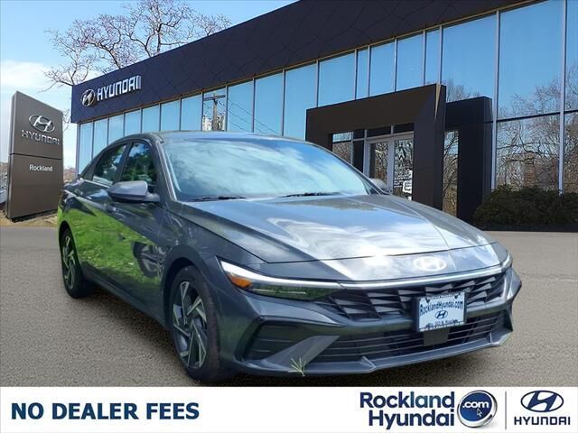 2025 Hyundai ELANTRA SEL Convenience — photo 1 of 12