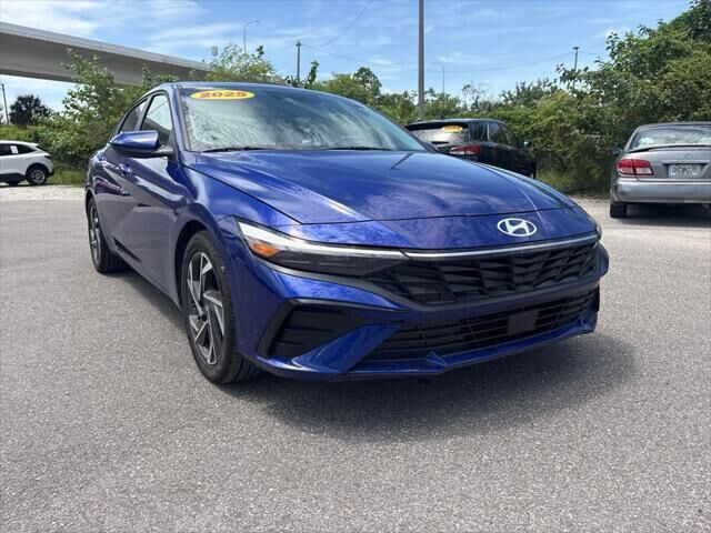 2025 Hyundai ELANTRA SEL Convenience — photo 1 of 26