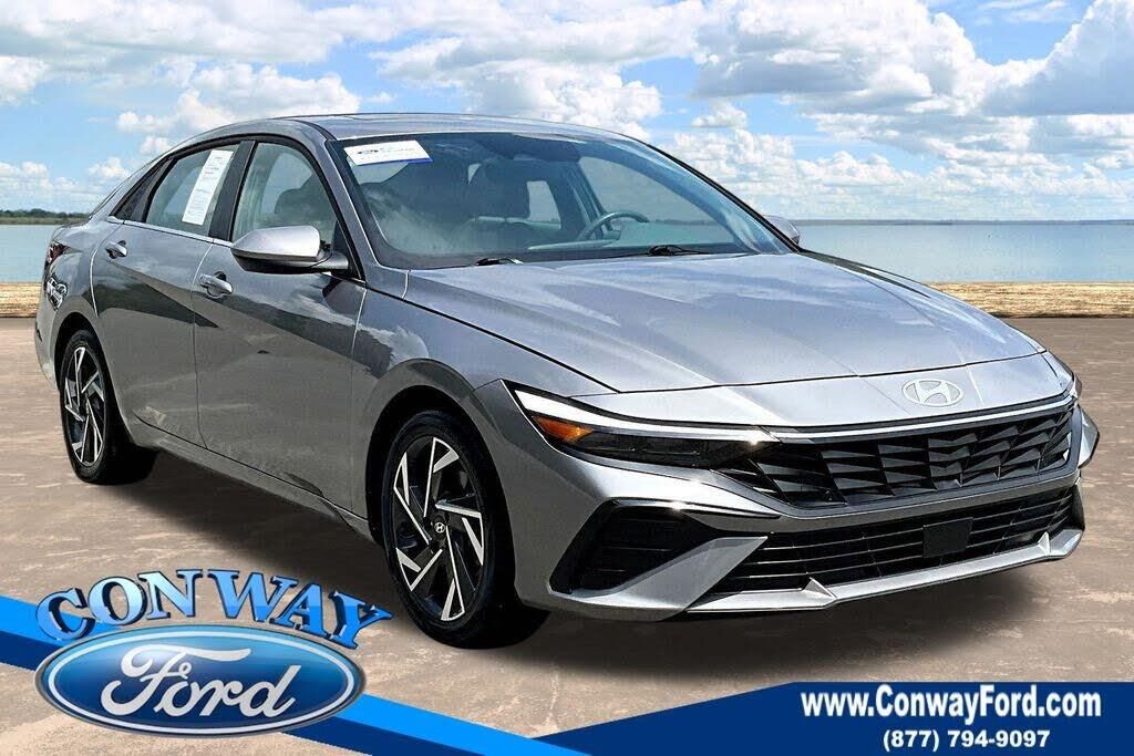 2025 Hyundai ELANTRA SEL Convenience — photo 1 of 1