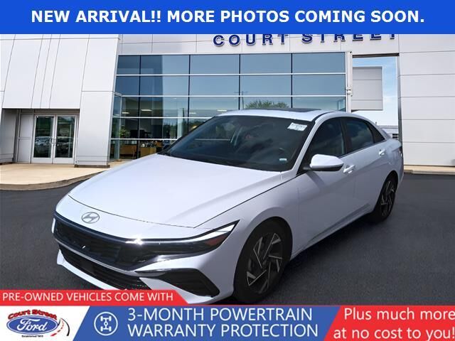 2025 Hyundai ELANTRA SEL Convenience — photo 1 of 13