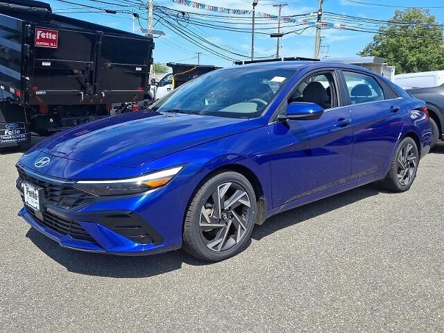 2024 Hyundai ELANTRA SEL — photo 1 of 13