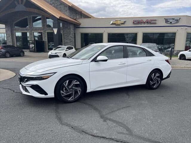 2025 Hyundai ELANTRA SEL Convenience — photo 1 of 13