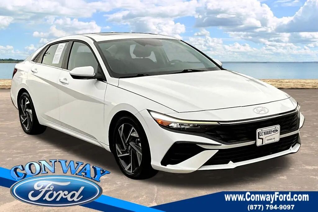 2025 Hyundai ELANTRA SEL Convenience — photo 1 of 13