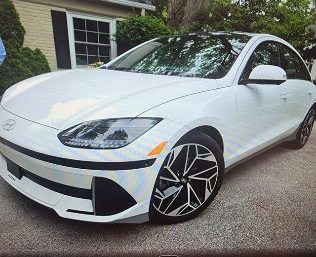 2023 Hyundai IONIQ 6 Limited — photo 1 of 8