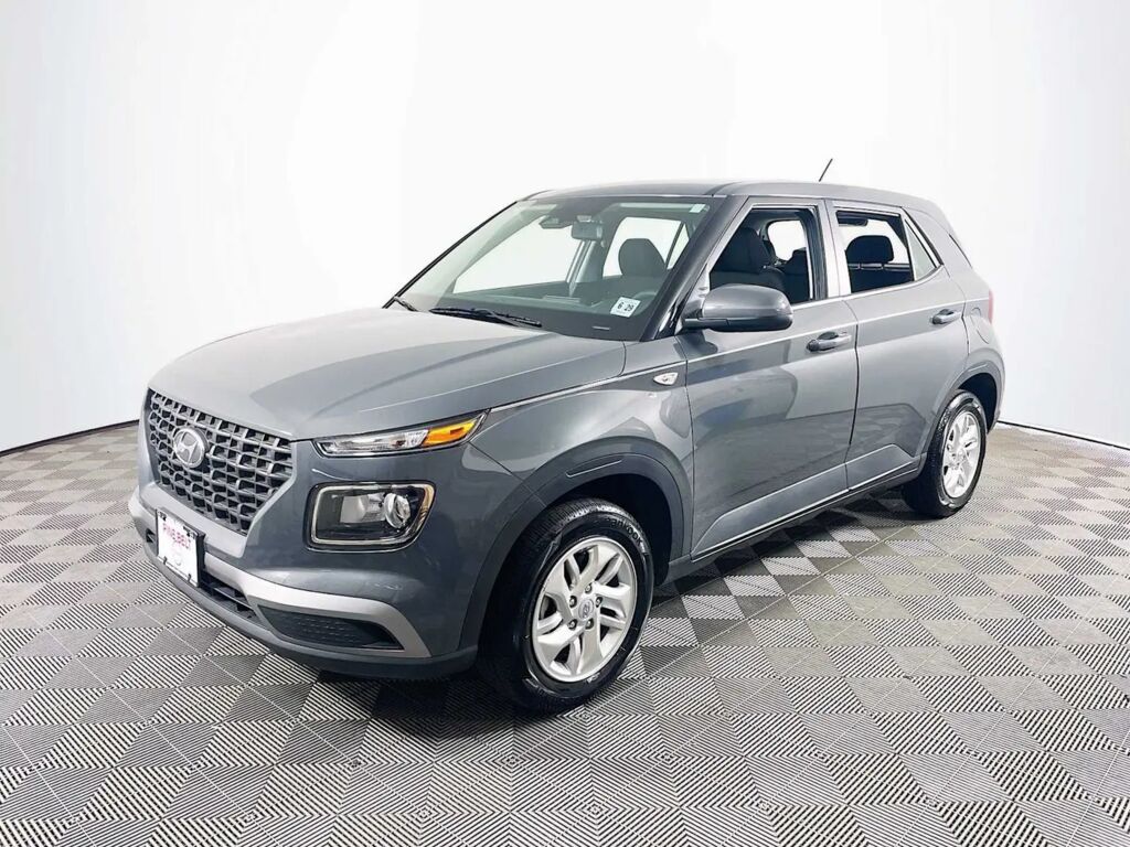 2024 Hyundai VENUE SE — photo 1 of 13