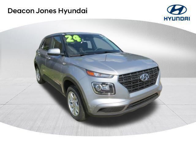 2024 Hyundai VENUE SE — photo 1 of 9