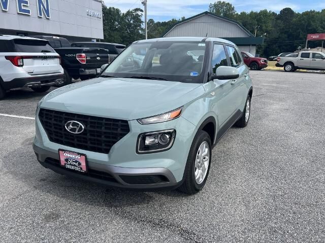2025 Hyundai VENUE SE — photo 1 of 12