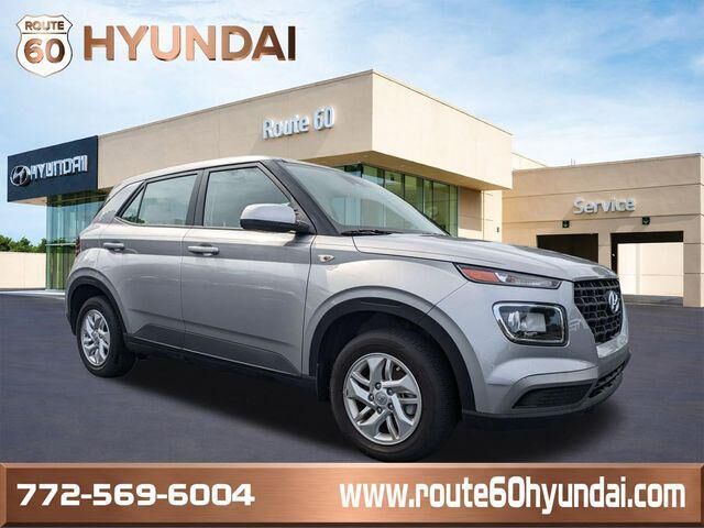 2025 Hyundai VENUE SE — photo 1 of 13
