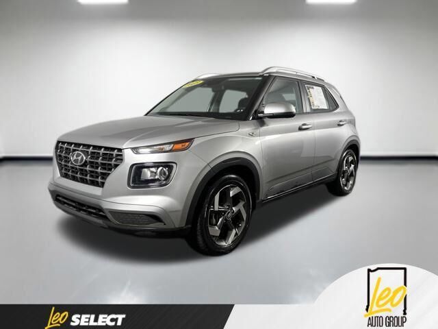 2023 Hyundai VENUE SEL — photo 1 of 11